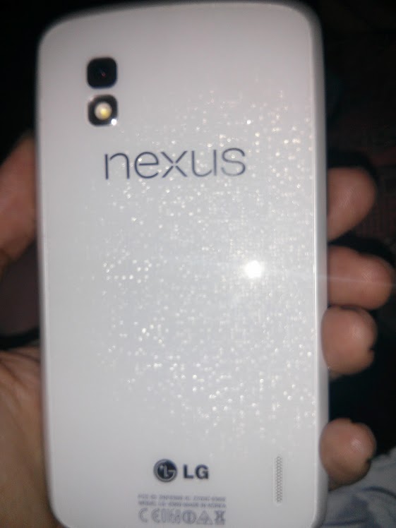 Vídeo: Nexus 4 branco sem qualquer novidade fora a cor