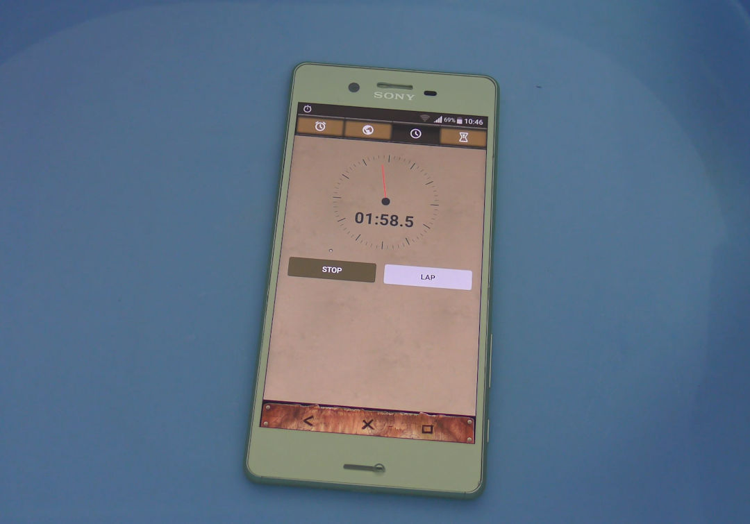 Sony Xperia X não é a prova d’água, mas suporta ficar submerso por alguns minutos