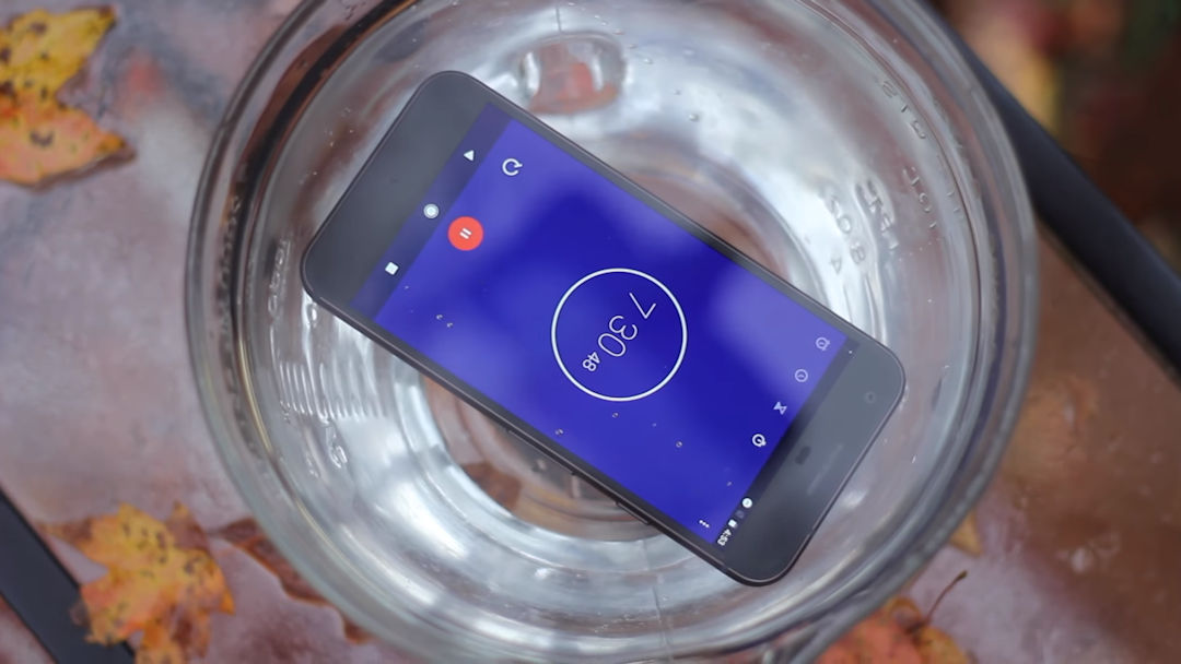 Google Pixel suporta fica dentro d’agua por 30 minutos mesmo sem a proteção apropriada
