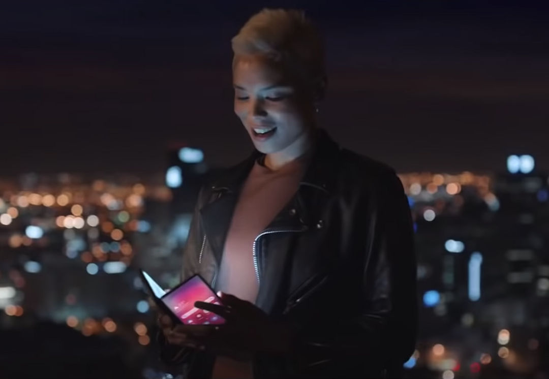 Dispositivo dobrável da Samsung aparece em vídeo oficial