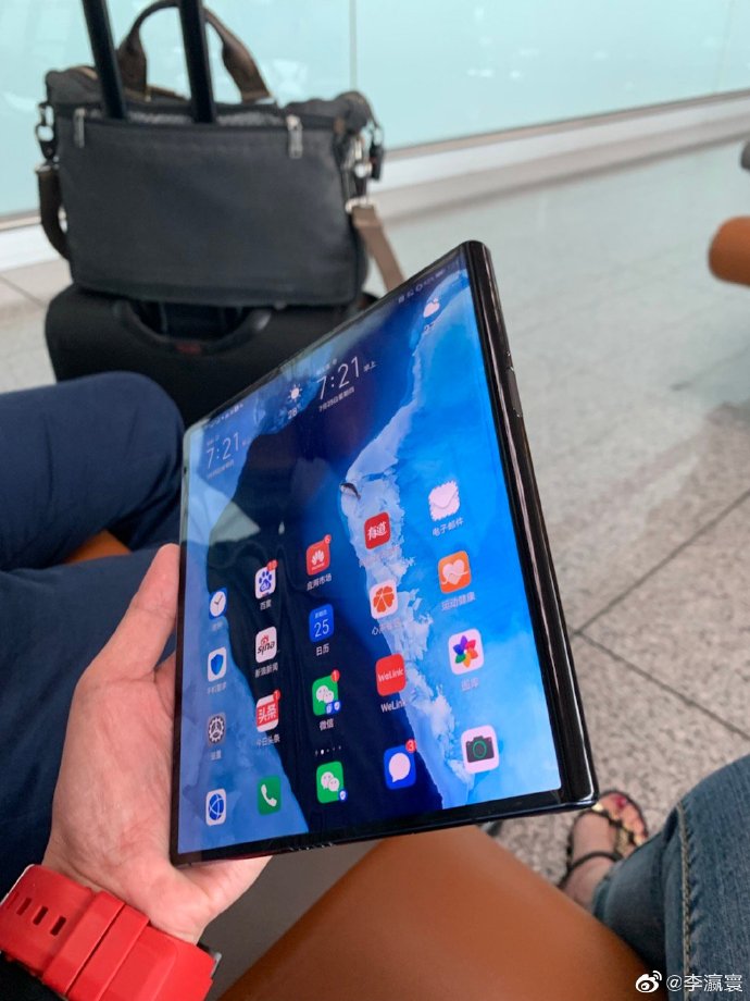 Huawei Mate X aparece em fotos reais e mostra novos detalhes
