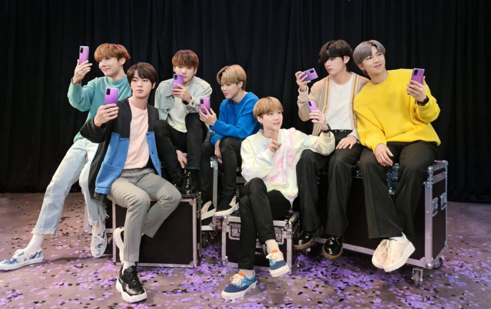 Galaxy S20+ e Galaxy Buds+ roxos são versões especiais da banda BTS