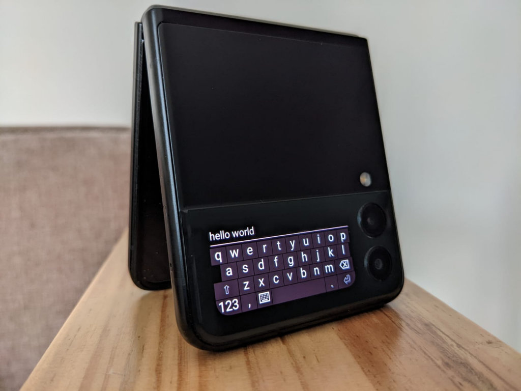 App CoverScreen OS é compatível com Galaxy Z Flip 4 e traz mais recursos para a pequena tela externa
