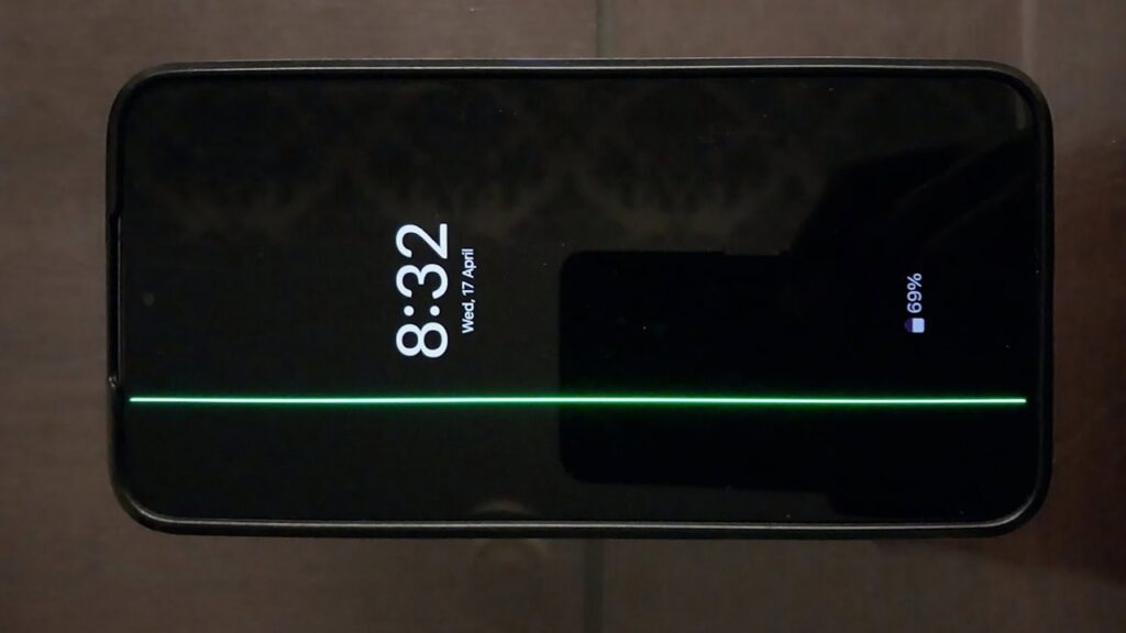 Galaxy S22+ tela com linha verde